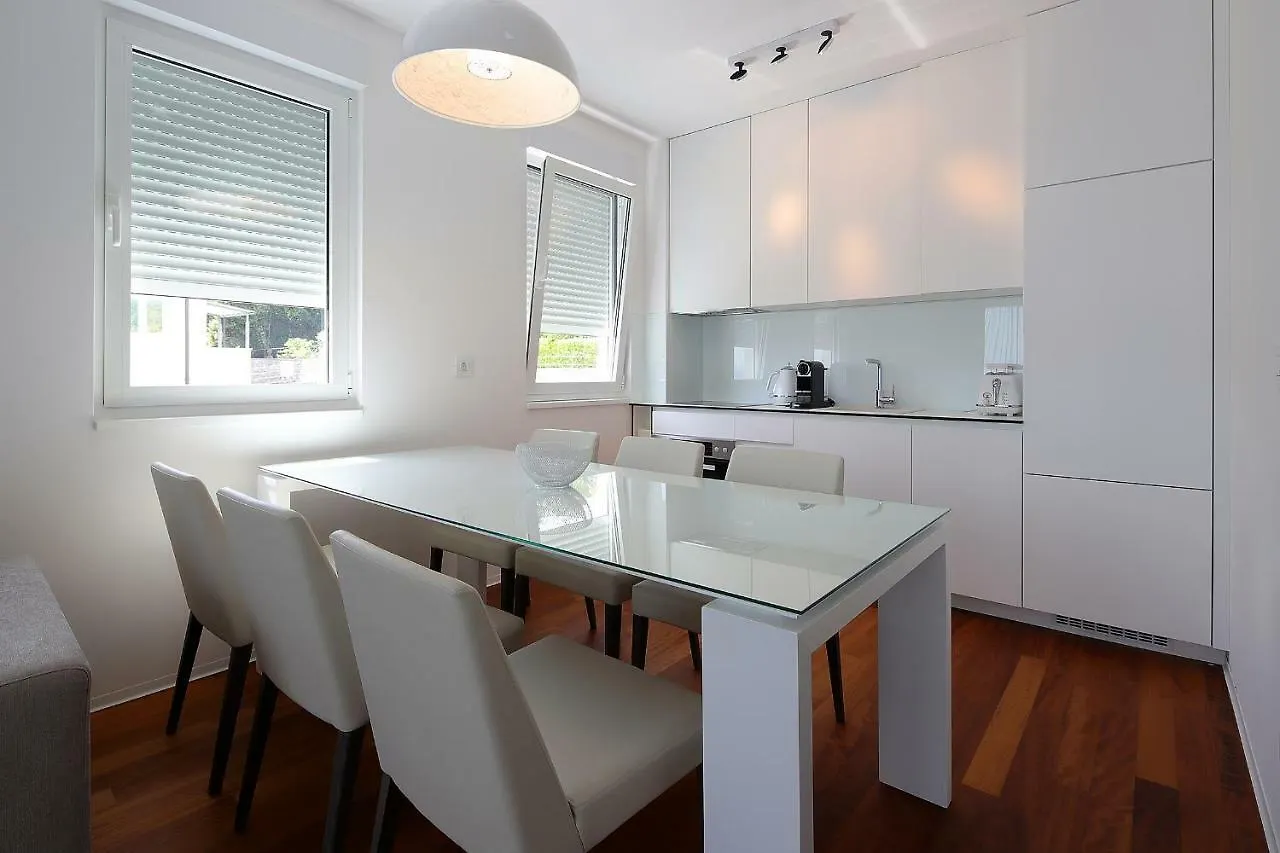Apartments Elina Opric 0*,  Croatia